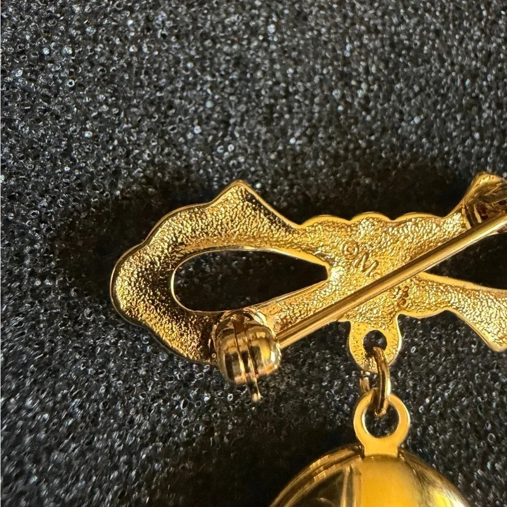 Vintage Monet Gold Tone Locket Brooch/Pin - Picture 5 of 6